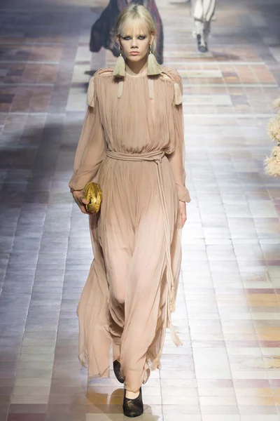 Look 26